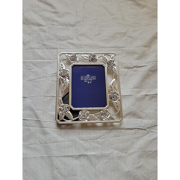 Picture Frame Silver Plated Vintage Rose Picture Frame 3 1/2 x 4 1/2" - Picture 1 of 4